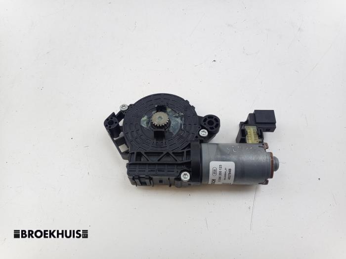 Używane Silnik szyberdachu Mercedes E (C238) E-200 EQ Boost 2.0 Turbo 16V Cena € 45,00 Procedura marży oferowane przez Autobedrijf Broekhuis B.V.