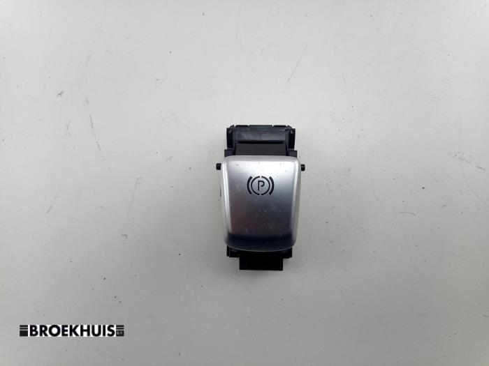 Gebrauchte Handbremse Schalter Mercedes E (C238) E-200 EQ Boost 2.0 Turbo 16V Preis € 20,00 Margenregelung angeboten von Autobedrijf Broekhuis B.V.