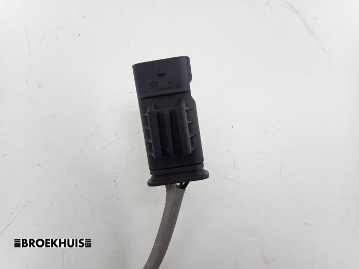 Lambda probe from a Mercedes-Benz E (C238) E-200 EQ Boost 2.0 Turbo 16V 2020