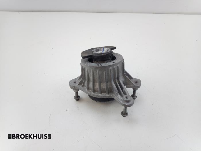 Used Engine mount Mercedes E (C238) E-200 EQ Boost 2.0 Turbo 16V Price € 25,00 Margin scheme offered by Autobedrijf Broekhuis B.V.