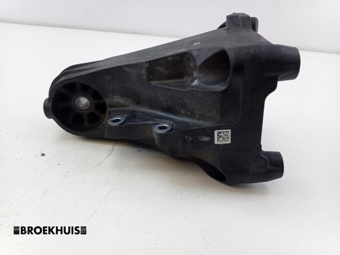 Used Engine mount Mercedes E (C238) E-200 EQ Boost 2.0 Turbo 16V Price € 55,00 Margin scheme offered by Autobedrijf Broekhuis B.V.