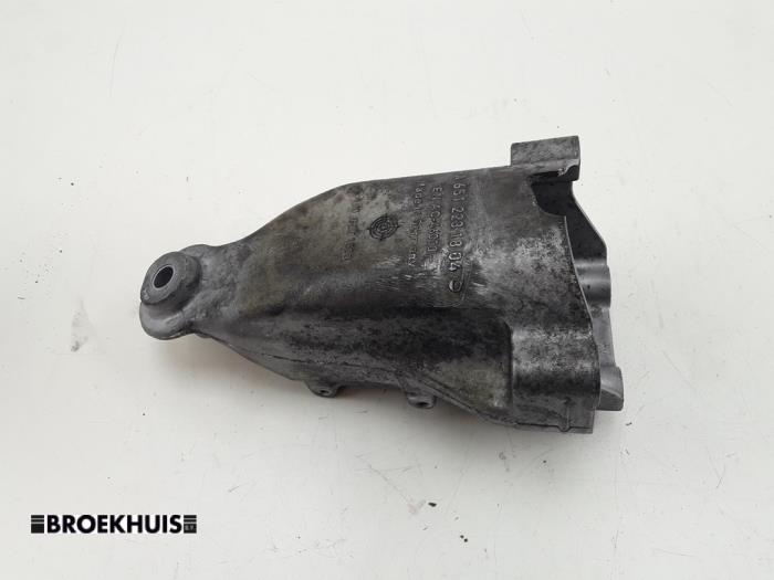 Gebrauchte Motorlager Mercedes Sprinter 3,5t (907.6/910.6) 316 CDI 2.1 D RWD Preis € 24,20 Mit Mehrwertsteuer angeboten von Autobedrijf Broekhuis B.V.