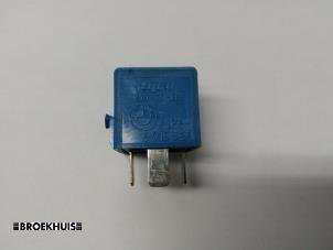 Gebrauchte Relais BMW 5 serie (E60) 523i 24V Preis € 7,50 Margenregelung angeboten von Autobedrijf Broekhuis B.V.