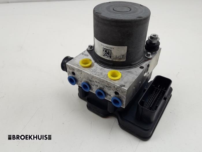 Usagé Bloc ABS Mercedes Vito (447.6) 2.2 119 CDI 16V BlueTEC Prix € 181,50 Prix TTC proposé par Autobedrijf Broekhuis B.V.
