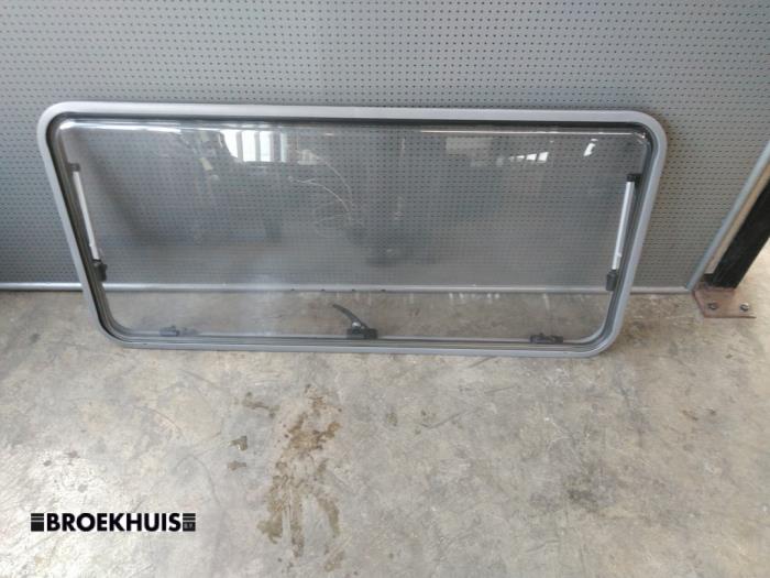 Usados Ventanilla detrás Fiat Ducato (243/244/245/247) 2.8 JTD VGT Precio € 250,00 Norma de margen ofrecido por Autobedrijf Broekhuis B.V.