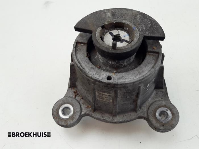 Used Engine mount Mercedes Vito (447.6) 2.2 119 CDI 16V BlueTEC Price € 60,50 Inclusive VAT offered by Autobedrijf Broekhuis B.V.