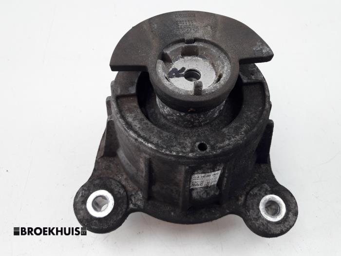 Used Engine mount Mercedes Vito (447.6) 2.2 119 CDI 16V BlueTEC Price € 60,50 Inclusive VAT offered by Autobedrijf Broekhuis B.V.