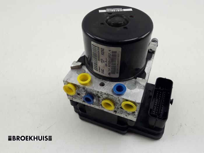 Usagé Bloc ABS Opel Combo 1.3 CDTI 16V Prix € 114,95 Prix TTC proposé par Autobedrijf Broekhuis B.V.