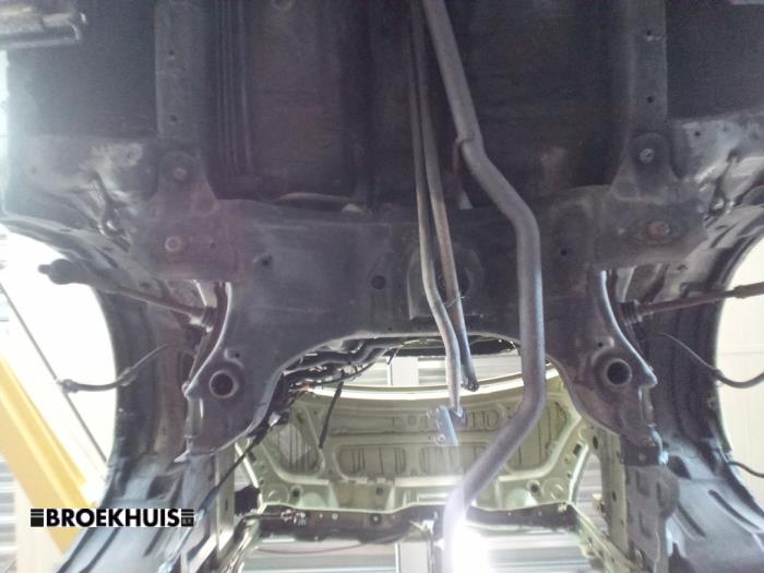 Usados Subchasis Daihatsu Cuore (L251/271/276) 1.0 12V DVVT Precio € 50,00 Norma de margen ofrecido por Autobedrijf Broekhuis B.V.