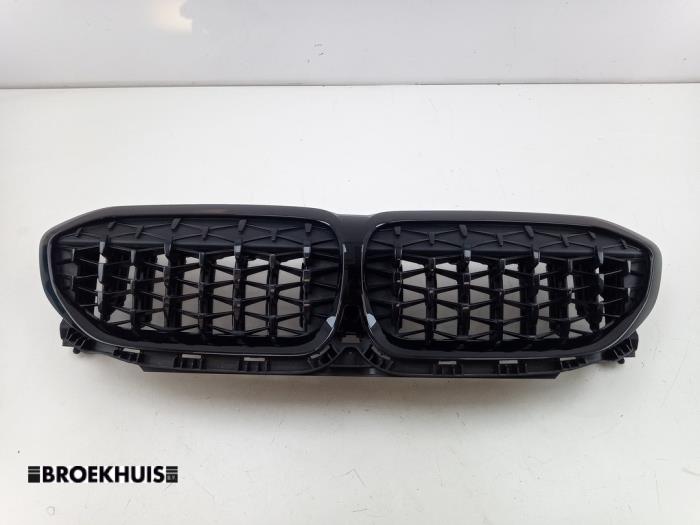 Begagnade Grill BMW 3 serie Touring (G21) 330e xDrive 2.0 TwinPower Turbo 16V Pris € 400,00 Marginaltabell erbjuds av Autobedrijf Broekhuis B.V.