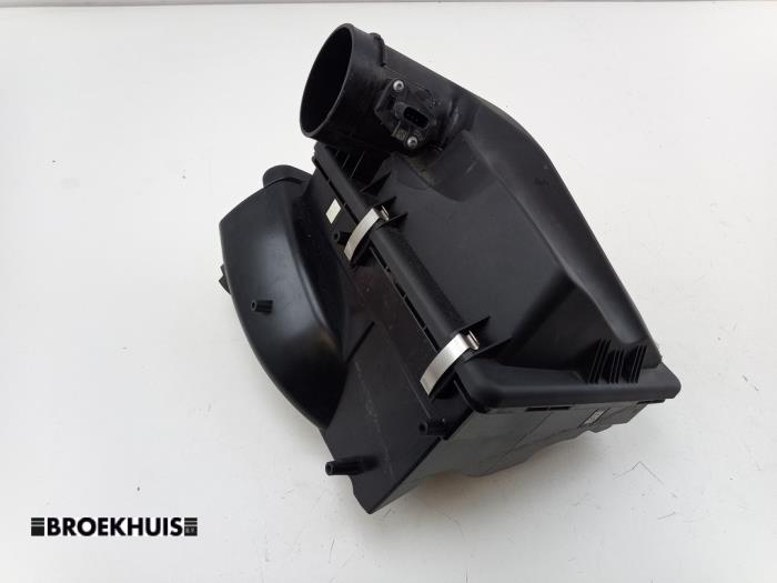 Gebrauchte Luftfiltergehäuse BMW 3 serie Touring (G21) 330e xDrive 2.0 TwinPower Turbo 16V Preis € 100,00 Margenregelung angeboten von Autobedrijf Broekhuis B.V.