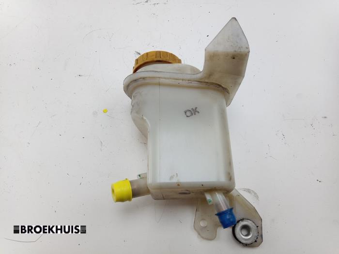 Begagnade Styrservotank Opel Combo 1.3 CDTI 16V Pris € 24,20 Inklusive moms erbjuds av Autobedrijf Broekhuis B.V.