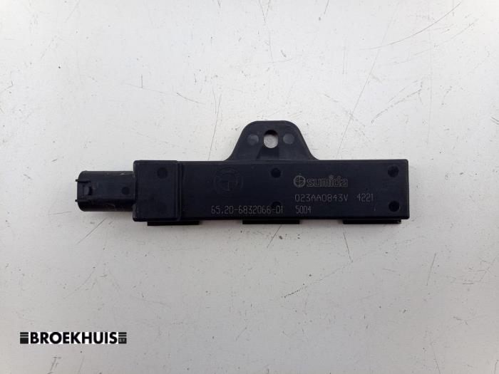 Używane Keyless Entry-Antena BMW 3 serie Touring (G21) 330e xDrive 2.0 TwinPower Turbo 16V Cena € 25,00 Procedura marży oferowane przez Autobedrijf Broekhuis B.V.