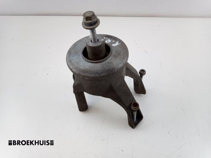 Used Engine mount Volkswagen Transporter T5 2.0 BiTDI DRF Price € 18,15 Inclusive VAT offered by Autobedrijf Broekhuis B.V.