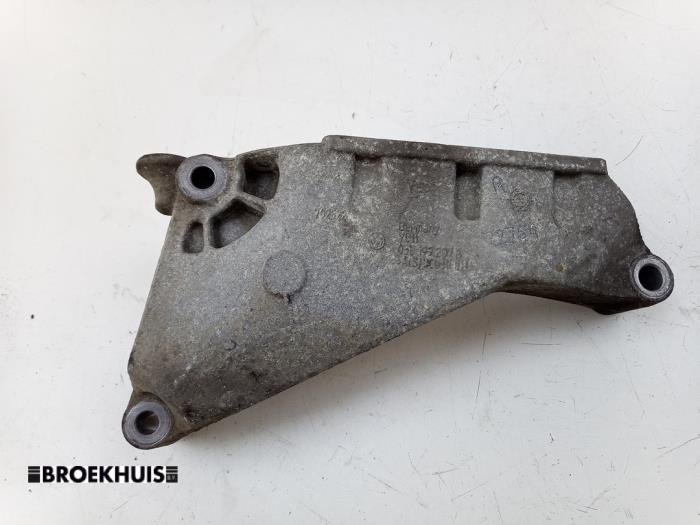 Usagé Support moteur Volkswagen Transporter T5 2.0 BiTDI DRF Prix € 18,15 Prix TTC proposé par Autobedrijf Broekhuis B.V.
