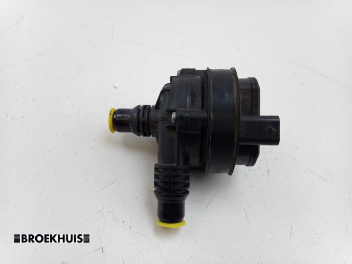 Begagnade Extra vattenpump Mercedes Sprinter 3,5t (907.6/910.6) 311 CDI 2.0 D RWD Pris € 36,30 Inklusive moms erbjuds av Autobedrijf Broekhuis B.V.