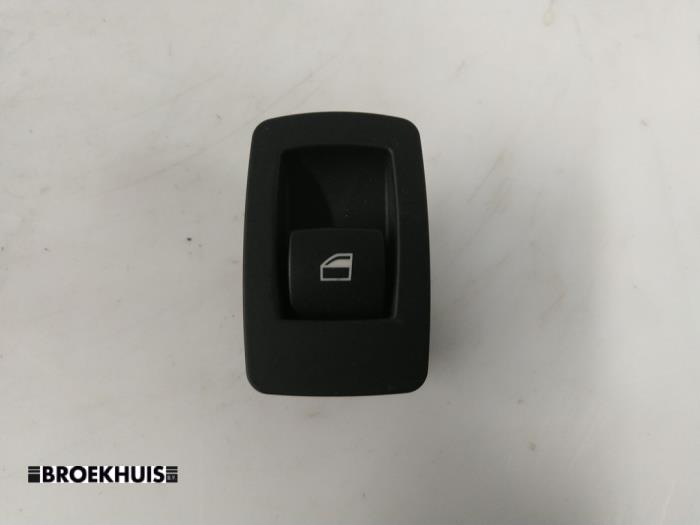 Usados Interruptor de ventanilla eléctrica BMW 3 serie Touring (E91) Precio de solicitud ofrecido por Autobedrijf Broekhuis B.V.