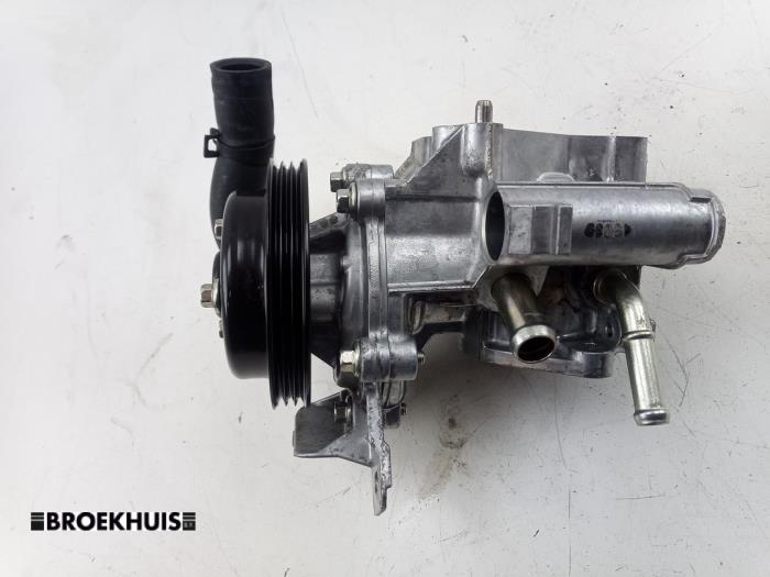 Begagnade Vattenpump Mazda CX-60 (KH) 2.5 e-SkyActiv PHEV Pris € 95,00 Marginaltabell erbjuds av Autobedrijf Broekhuis B.V.