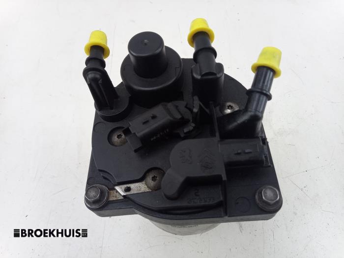 Gebrauchte Kraftstofffiltergehäuse Peugeot 207/207+ (WA/WC/WM) 1.6 HDi Preis € 40,00 Margenregelung angeboten von Autobedrijf Broekhuis B.V.