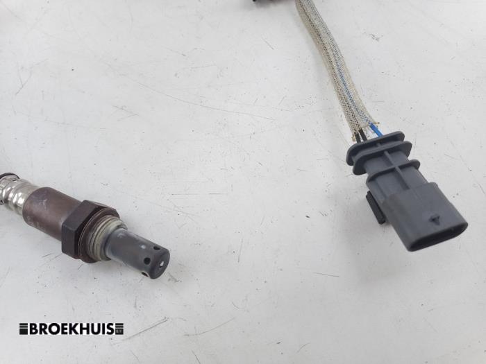 Lambda probe from a Volvo V60 II (ZW) 2.0 B3 16V Mild Hybrid 2022