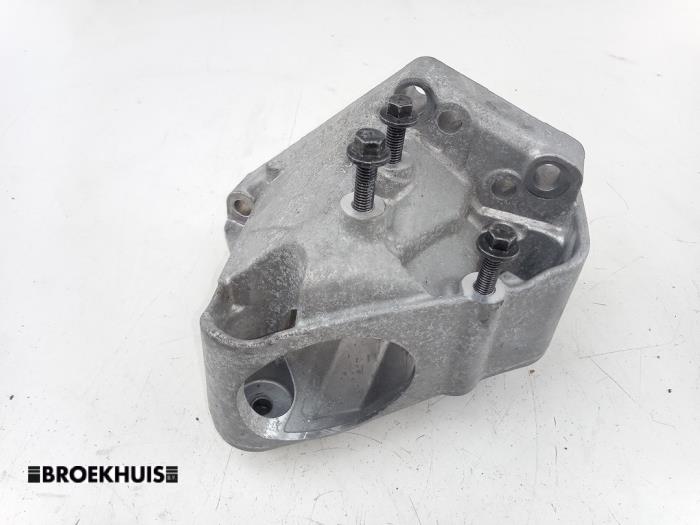 Used Engine mount Volvo V60 II (ZW) 2.0 B3 16V Mild Hybrid Price € 25,00 Margin scheme offered by Autobedrijf Broekhuis B.V.