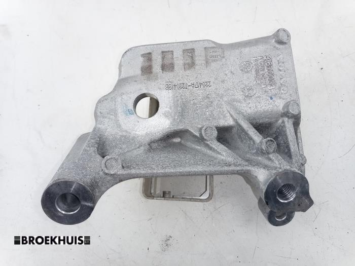 Used Engine mount Volvo V60 II (ZW) 2.0 B3 16V Mild Hybrid Price € 45,00 Margin scheme offered by Autobedrijf Broekhuis B.V.