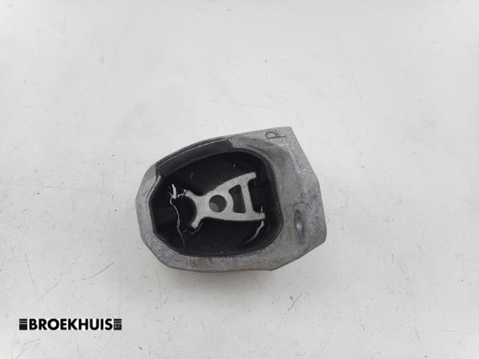 Used Engine mount Volvo V60 II (ZW) 2.0 B3 16V Mild Hybrid Price € 37,50 Margin scheme offered by Autobedrijf Broekhuis B.V.