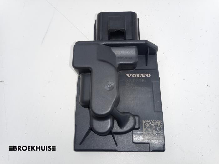 Usagé Module pompe carburant Volvo V60 II (ZW) 2.0 B3 16V Mild Hybrid Prix € 100,00 Règlement à la marge proposé par Autobedrijf Broekhuis B.V.