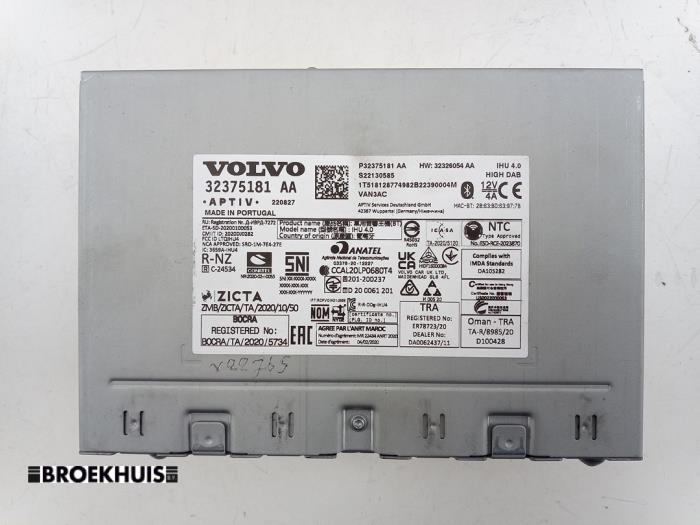 Multi-media control unit Volvo V60 II 2.0 B3 16V Mild Hybrid Geartronic ...