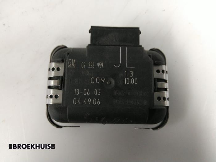 Begagnade Regnsensor Opel Signum (F48) 2.2 DTI 16V Pris € 15,00 Marginaltabell erbjuds av Autobedrijf Broekhuis B.V.