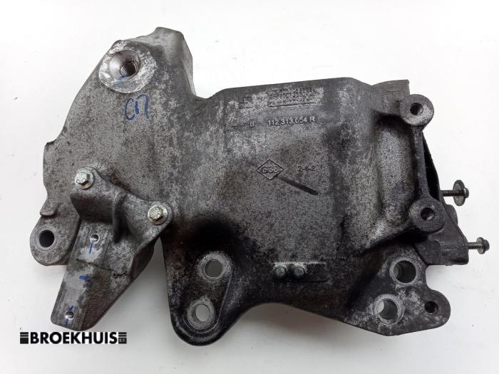 Used Engine mount Opel Vivaro 1.6 CDTi BiTurbo 125 Price € 24,20 Inclusive VAT offered by Autobedrijf Broekhuis B.V.