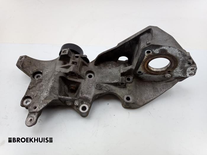 Usagé Support dynamo haut Skoda Superb Combi (3TAC/TAF) 1.6 TDI Prix € 25,00 Règlement à la marge proposé par Autobedrijf Broekhuis B.V.