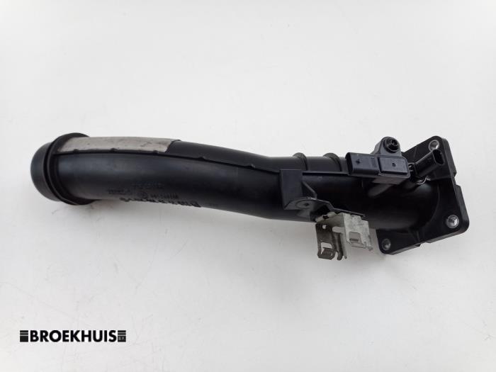 Begagnade Luftintagsslang Mercedes CLA (117.3) 1.6 CLA-180 16V Pris € 25,00 Marginaltabell erbjuds av Autobedrijf Broekhuis B.V.