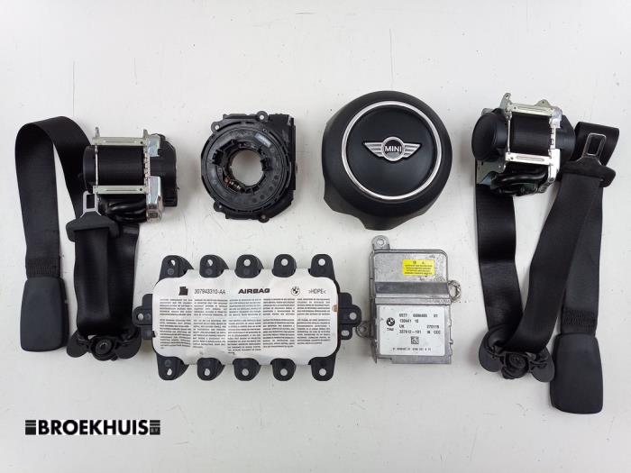 Begagnade Airbagset Mini Mini (F55) 1.5 12V One D Pris € 950,00 Marginaltabell erbjuds av Autobedrijf Broekhuis B.V.
