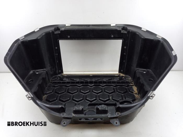 Begagnade Lastcontainer Tesla Model S P85 Pris € 300,00 Marginaltabell erbjuds av Autobedrijf Broekhuis B.V.