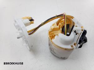 Usados Bomba eléctrica de combustible BMW 5 serie (G30) 530e iPerformance Precio € 125,00 Norma de margen ofrecido por Autobedrijf Broekhuis B.V.
