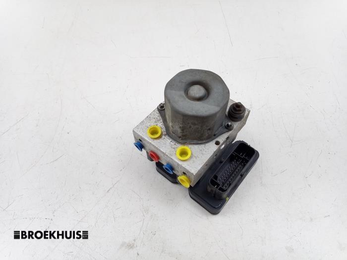 Begagnade ABS-pump Tesla Model S P85 Pris € 175,00 Marginaltabell erbjuds av Autobedrijf Broekhuis B.V.
