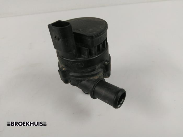 Usagé Pompe à eau Nissan Qashqai (J10) 2.0 dCi Prix € 40,00 Règlement à la marge proposé par Autobedrijf Broekhuis B.V.