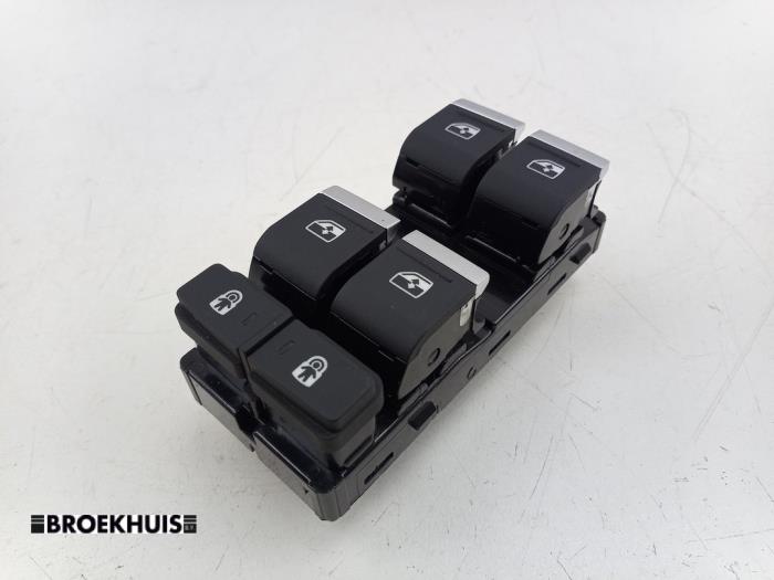 Usados Interruptor de ventanilla eléctrica Audi A3 Limousine (8YS) 1.0 30 TFSI 12V Mild Hybrid Precio € 30,00 Norma de margen ofrecido por Autobedrijf Broekhuis B.V.