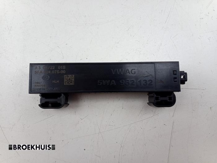 Używane Keyless Entry-Antena Audi A3 Limousine (8YS) 1.0 30 TFSI 12V Mild Hybrid Cena € 10,00 Procedura marży oferowane przez Autobedrijf Broekhuis B.V.