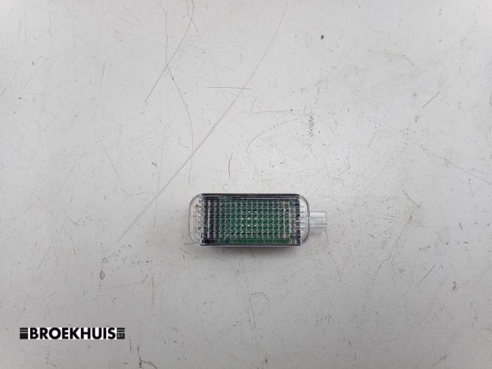 Używane Lampa LED Audi A3 Limousine (8YS) 1.0 30 TFSI 12V Mild Hybrid Cena € 15,00 Procedura marży oferowane przez Autobedrijf Broekhuis B.V.