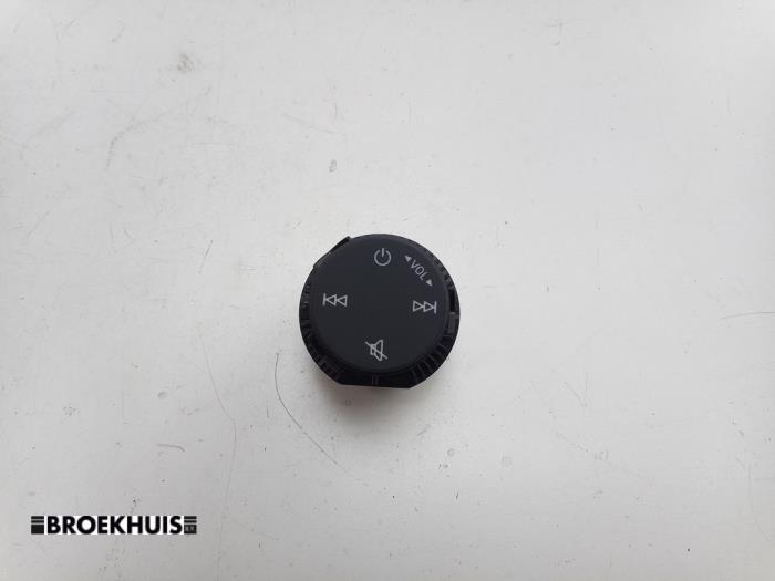 Usados Interruptor Audi A3 Limousine (8YS) 1.0 30 TFSI 12V Mild Hybrid Precio € 30,00 Norma de margen ofrecido por Autobedrijf Broekhuis B.V.