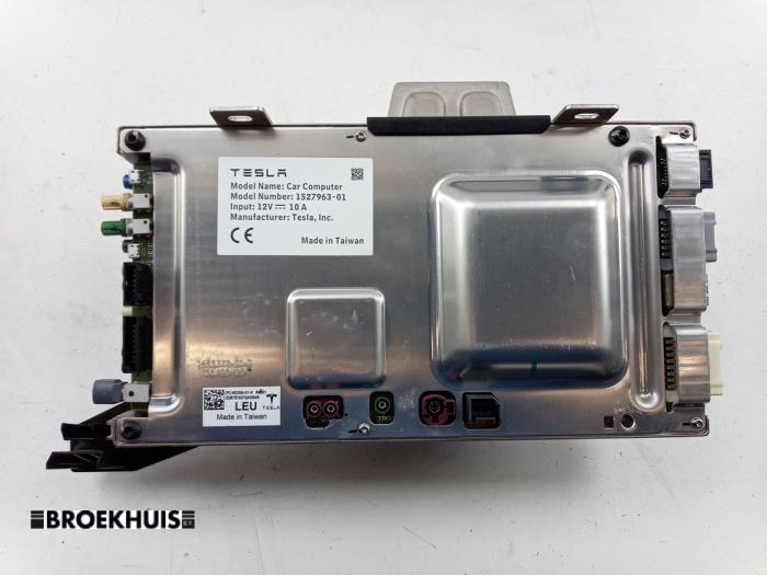 Used On-board computer Tesla Model 3 Standard RWD Plus 60 kWh Price € 350,00 Margin scheme offered by Autobedrijf Broekhuis B.V.