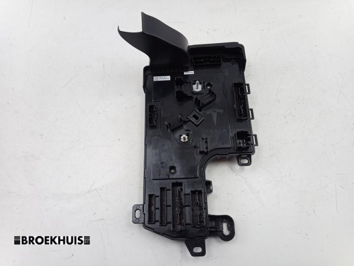 Used Body control computer Tesla Model 3 Standard RWD Plus 60 kWh Price € 100,00 Margin scheme offered by Autobedrijf Broekhuis B.V.