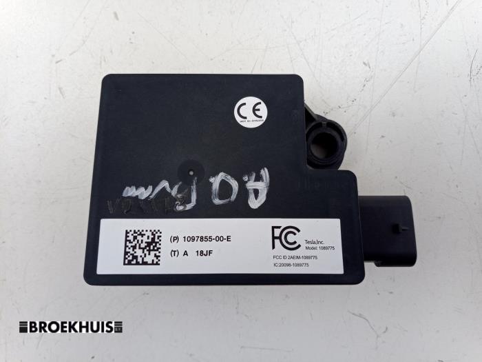 Usados Módulo PDC Tesla Model 3 Long Range AWD 75 kWh Precio € 20,00 Norma de margen ofrecido por Autobedrijf Broekhuis B.V.