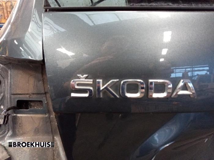 Używane Emblemat Skoda Octavia Combi (5EAC) 1.5 TSI Evo 16V Cena € 10,00 Procedura marży oferowane przez Autobedrijf Broekhuis B.V.