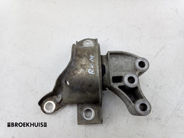 Used Engine mount Fiat 500 (312) 1.2 Price € 30,00 Margin scheme offered by Autobedrijf Broekhuis B.V.