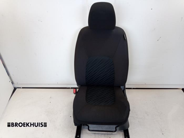 Używane Fotel lewy Suzuki Celerio (LF) 1.0 12V Cena € 100,00 Procedura marży oferowane przez Autobedrijf Broekhuis B.V.