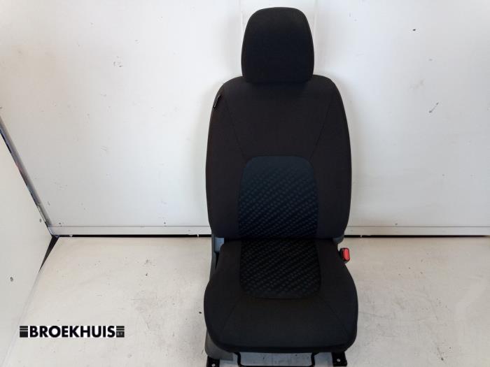 Używane Fotel prawy Suzuki Celerio (LF) 1.0 12V Cena € 80,00 Procedura marży oferowane przez Autobedrijf Broekhuis B.V.