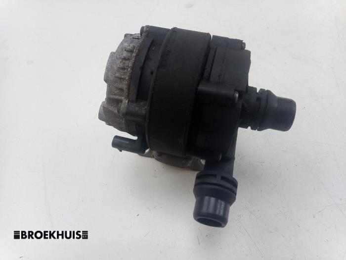 Begagnade Vattenpump BMW i3 (I01) i3s Pris € 75,00 Marginaltabell erbjuds av Autobedrijf Broekhuis B.V.